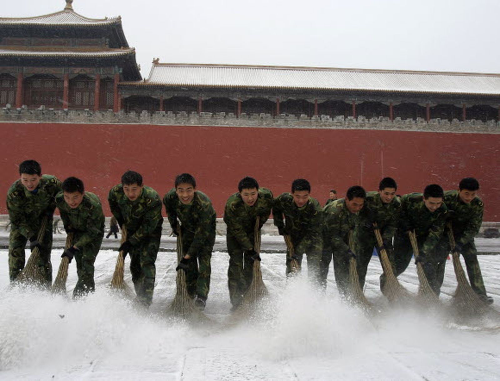 China pone fin a su peor sequía en medio siglo a 'cañonazos'