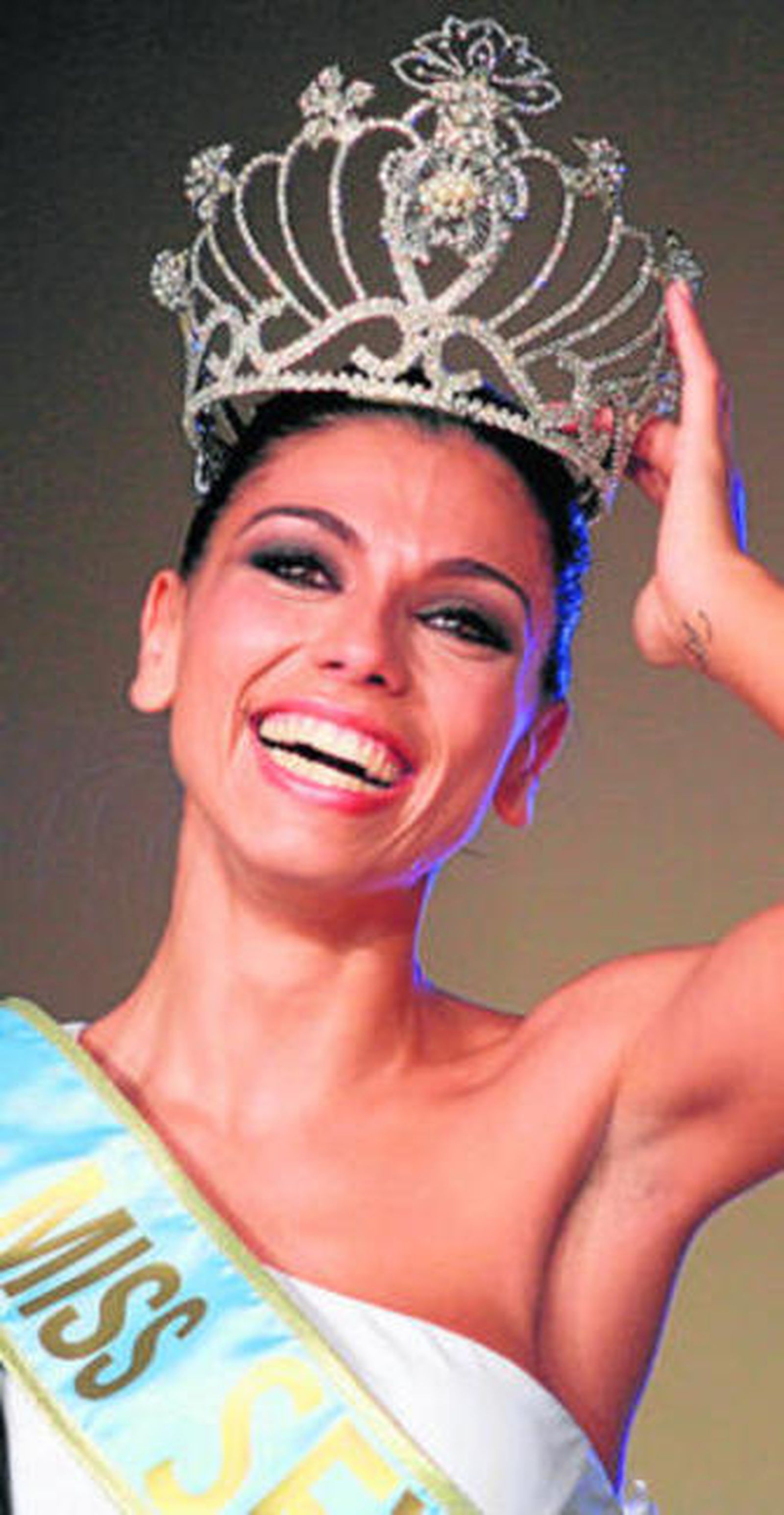 "Las bajitas lucimos los tacones con más arte"