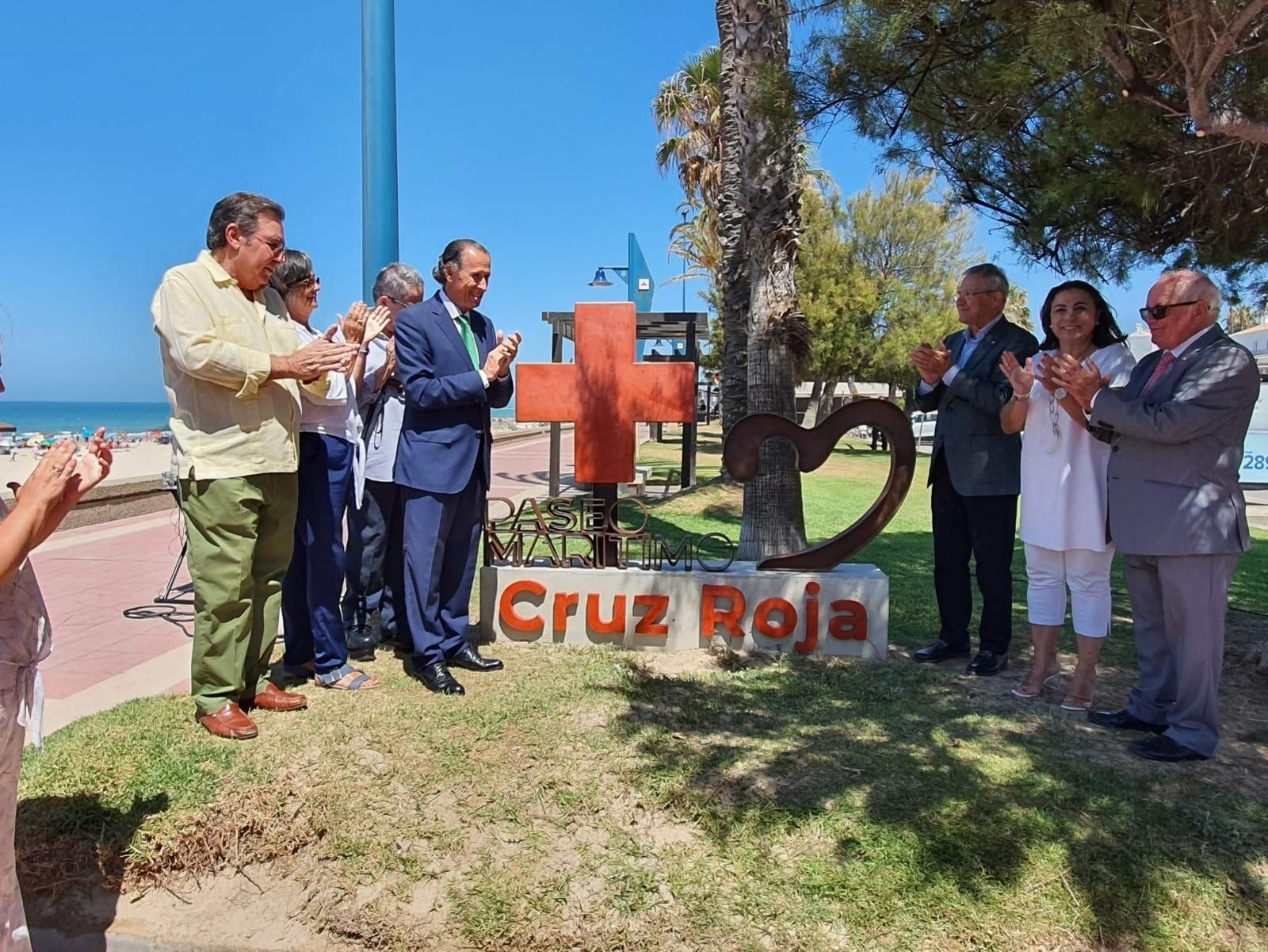 Inauguración del monolito en homenaje a la Cruz Roja, que lleva en Chiclana desde 1921.