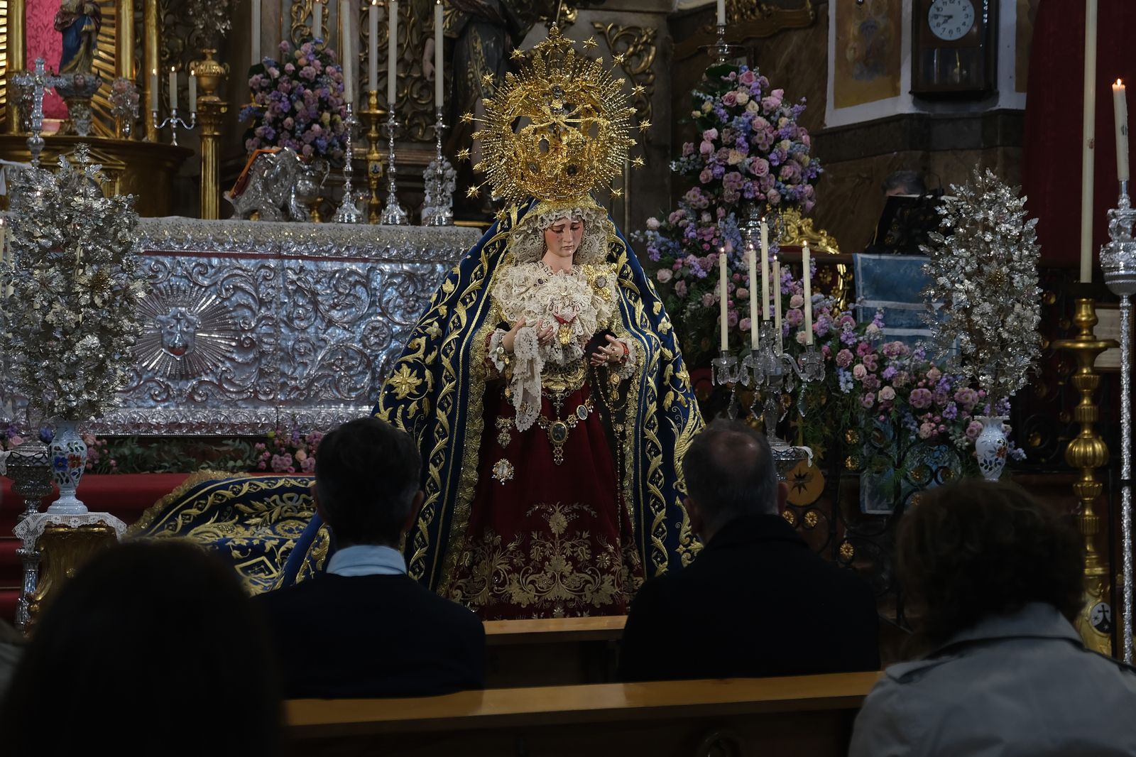 Las imágenes de la veneración a la Virgen de la Salud del Santo Ángel