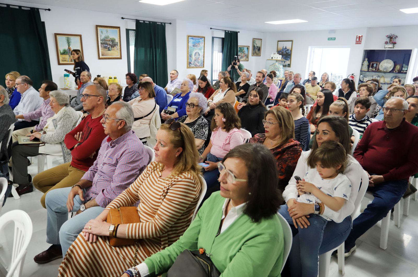 Imágenes de la presentación del libro 'Las recetas de las abuelas de Emigrantes'