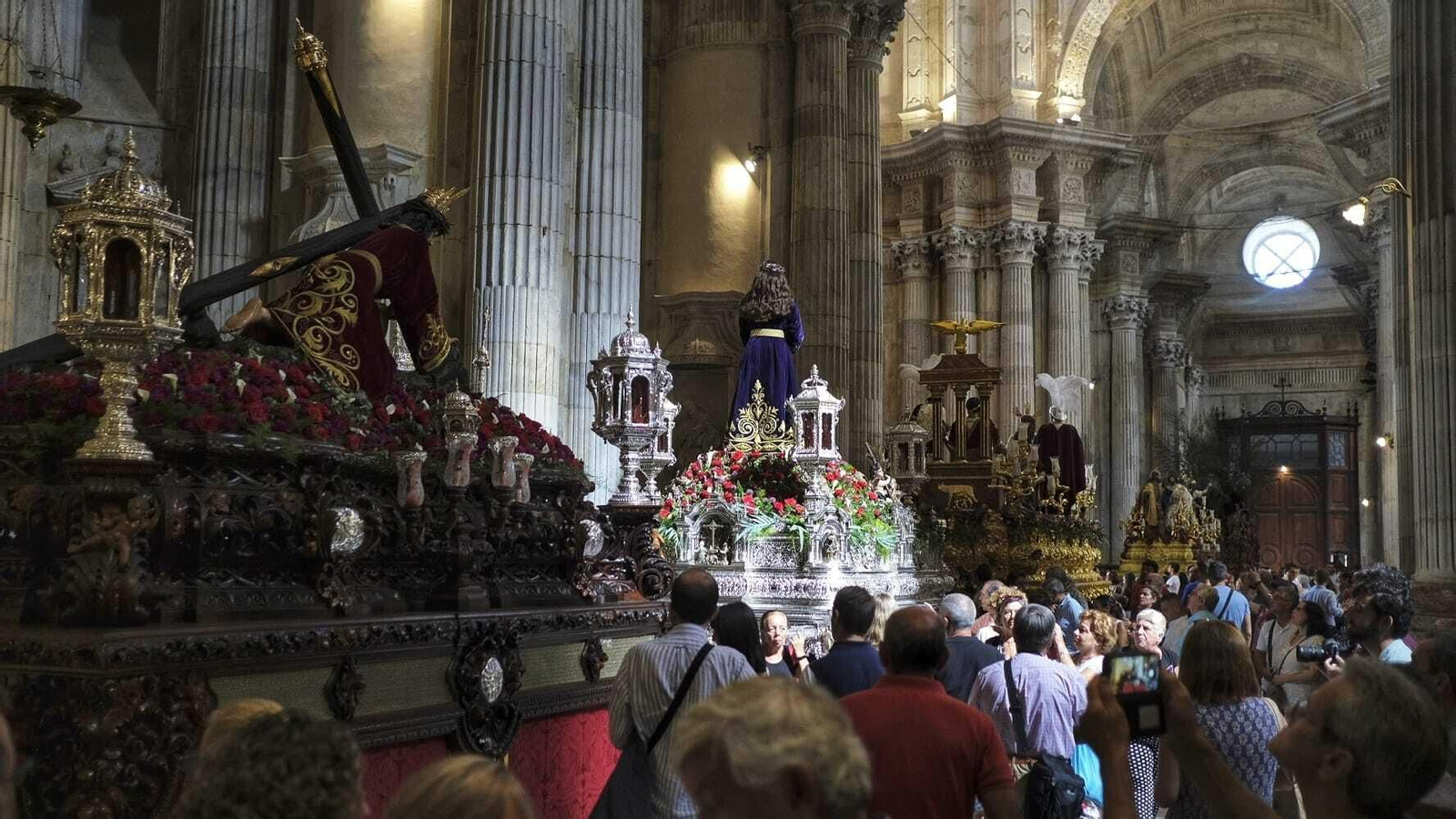 Magna Cádiz 2022: Lleno en la Catedral de Cádiz para ver los 17 pasos