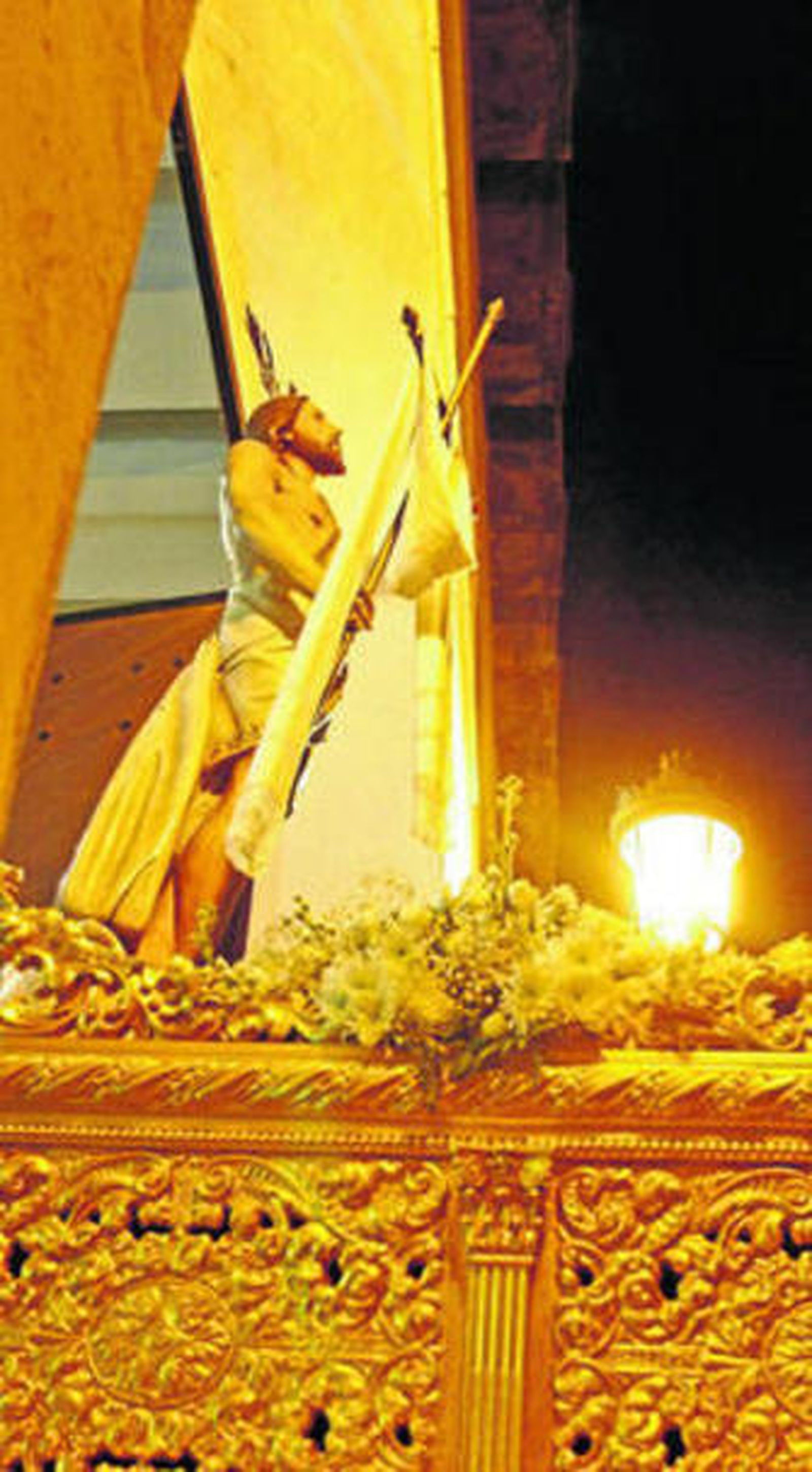 El Resucitado en procesión, en la madrugada del domingo en Algeciras.