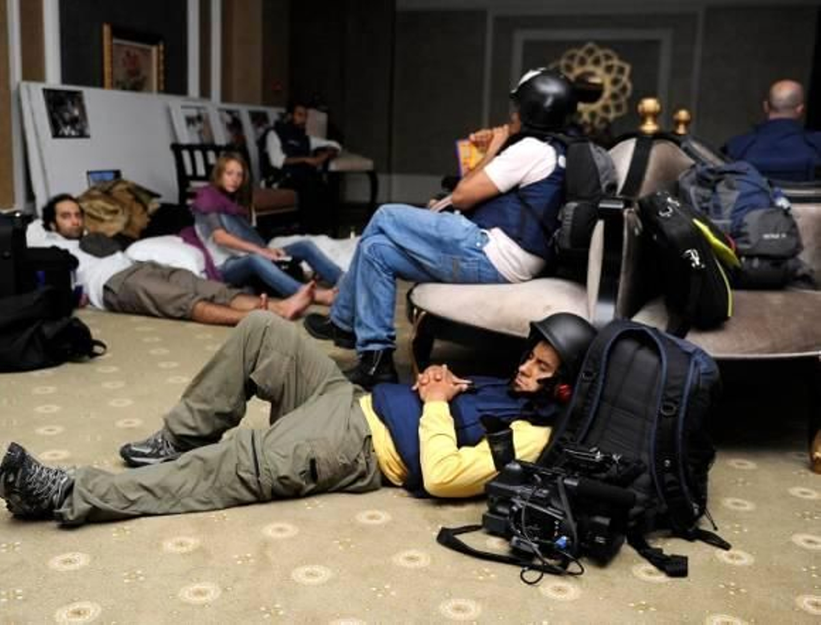 Los gadafistas liberan a los 37 periodistas retenidos en el Hotel Rixol de Trípoli