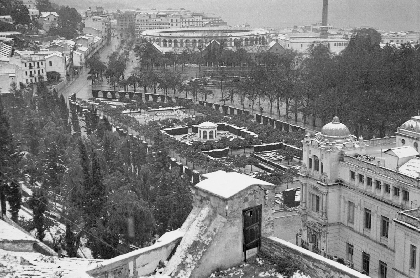 Así fue la nevada histórica de 1954 que dejó Málaga vestida de blanco, en imágenes