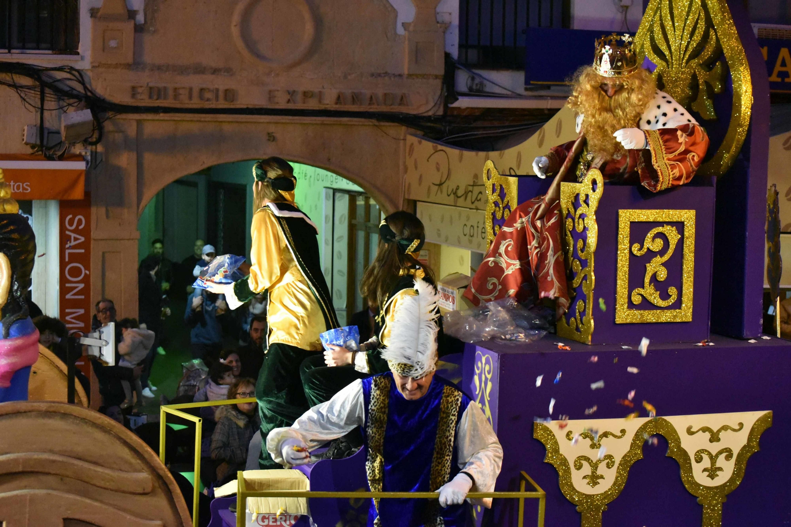 Cabalgata de Reyes magos en la Línea
