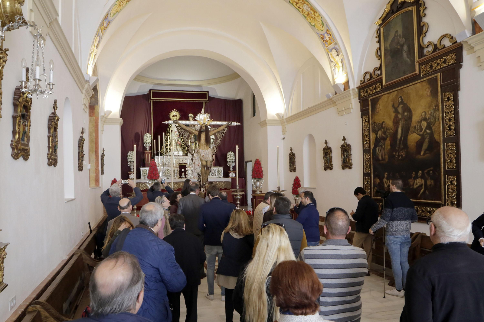 Momentos de los besamanos y besapies de este domingo de Pregón