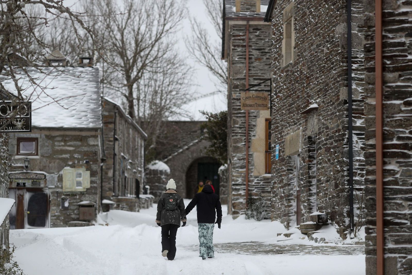 La nieve tiñe de blanco en norte de España