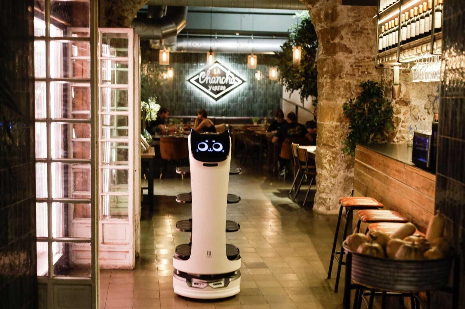 Así es el primer camarero robot de Cádiz