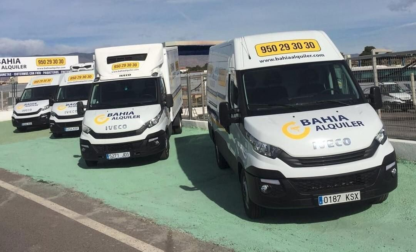 Flota de vehículos de la empresa que se va a asentar en Pechina.