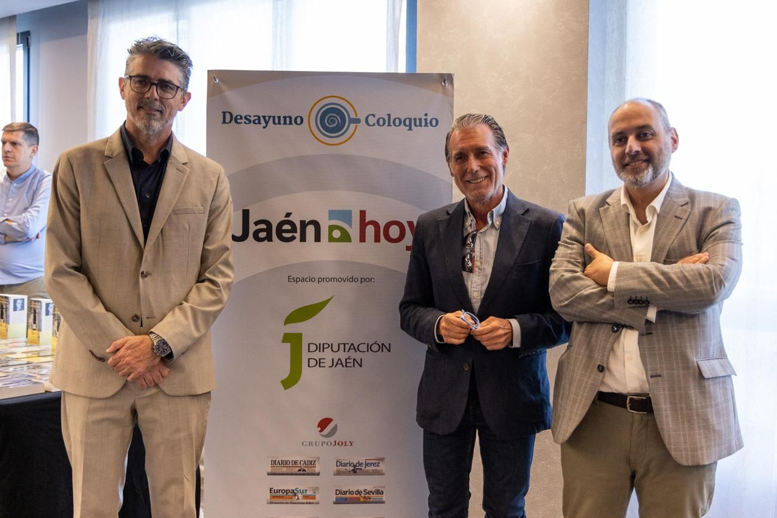 Desayuno y presentación del escritor Manuel Vilas en un encuentro literario dedicado a una de las últimas obras de este autor, 'El mejor libro del mundo'