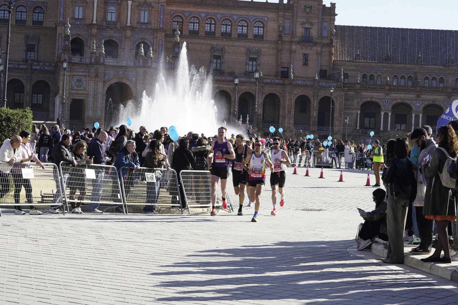 El Zúrich Maraton de Sevilla 2026 en la Plaza de España, galería 1