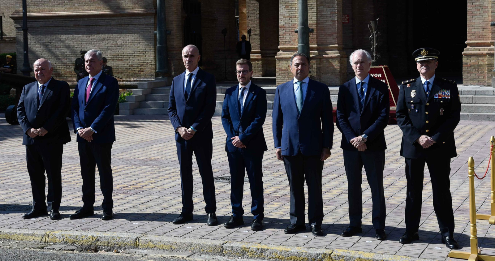 Acto de izado de la bandera y desfile por el día de la Hispanidad