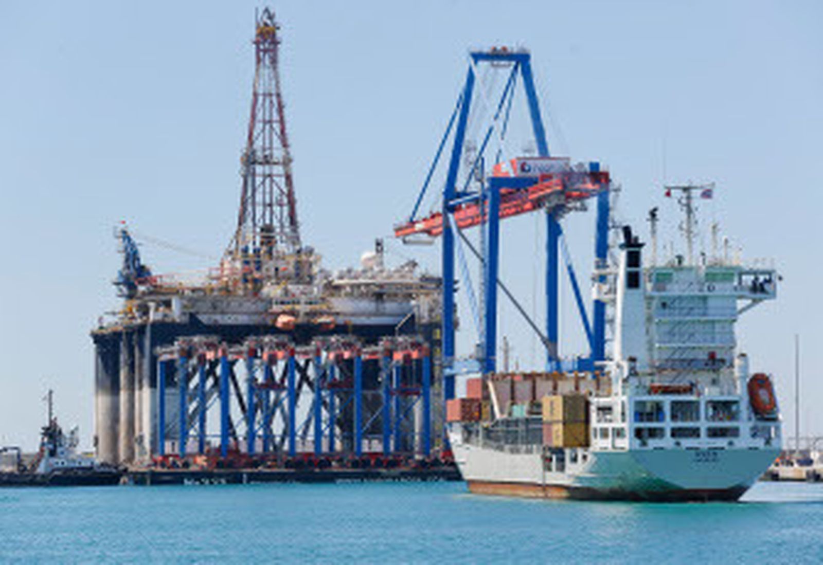 Se marcha la tercera grúa de contenedores