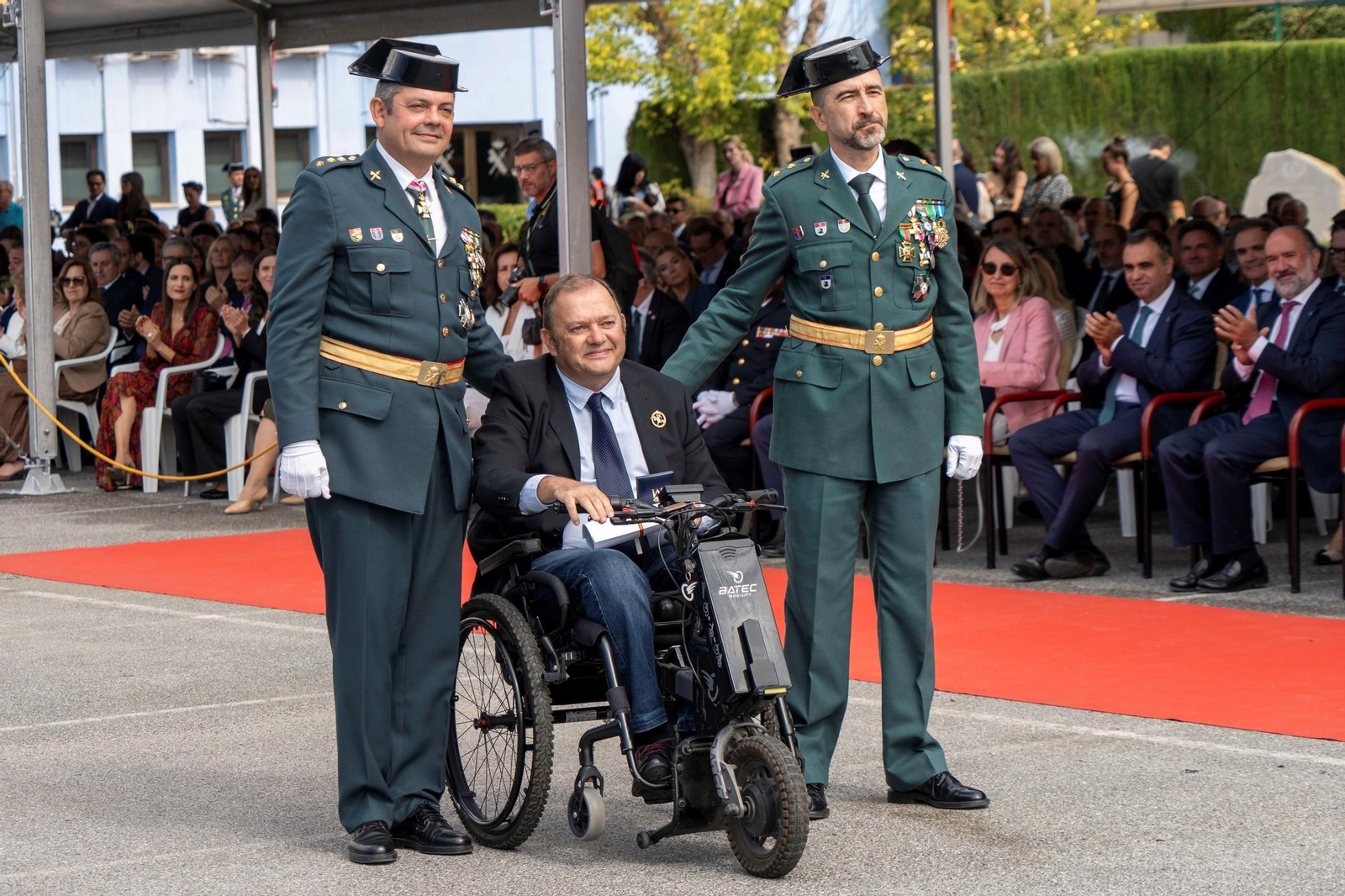 Fotos: emoción, homenajes y medallas en la Guardia Civil de Granada para festejar a su Patrona