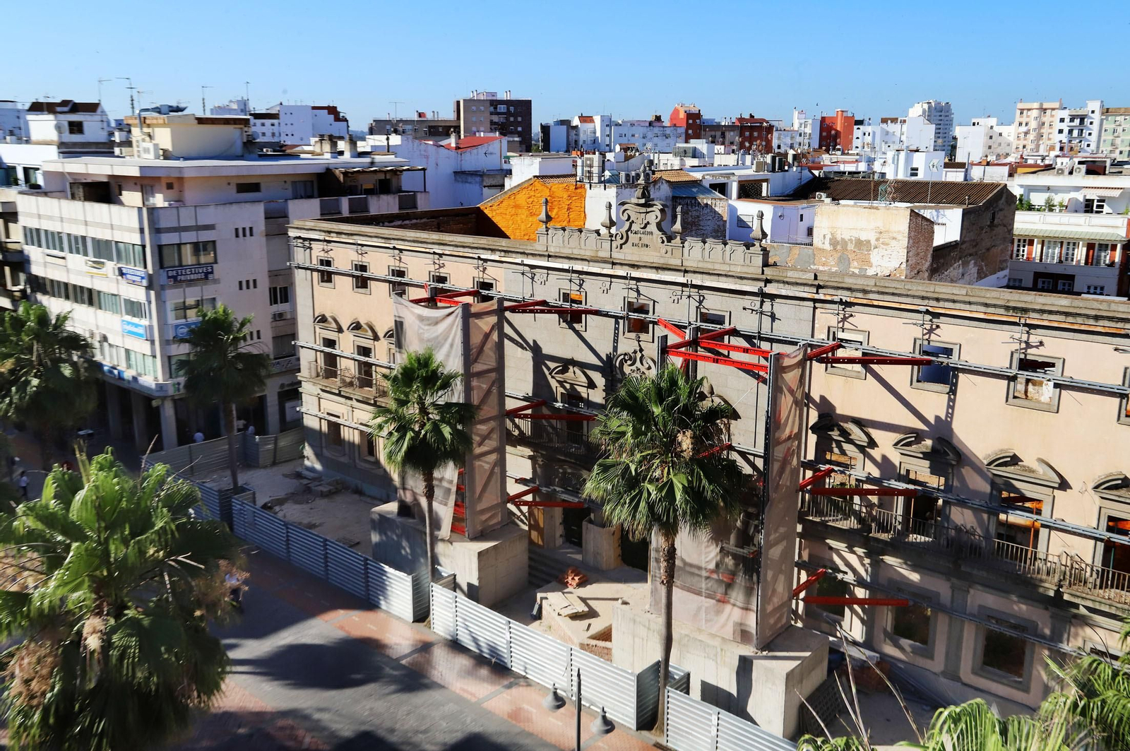 Estado del edificio de Hacienda tras la paralización de las obras en 2019.
