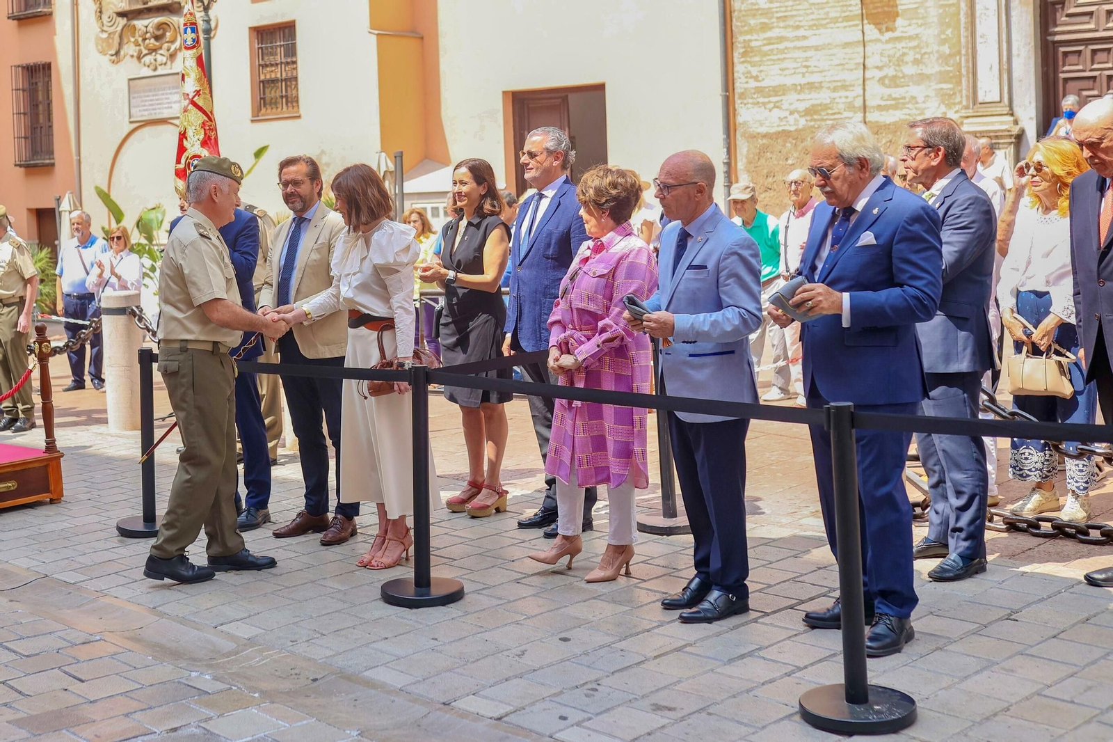 Fotos: el acto de izado de la bandera de España en Granada por el Día de las Fuerzas Armadas
