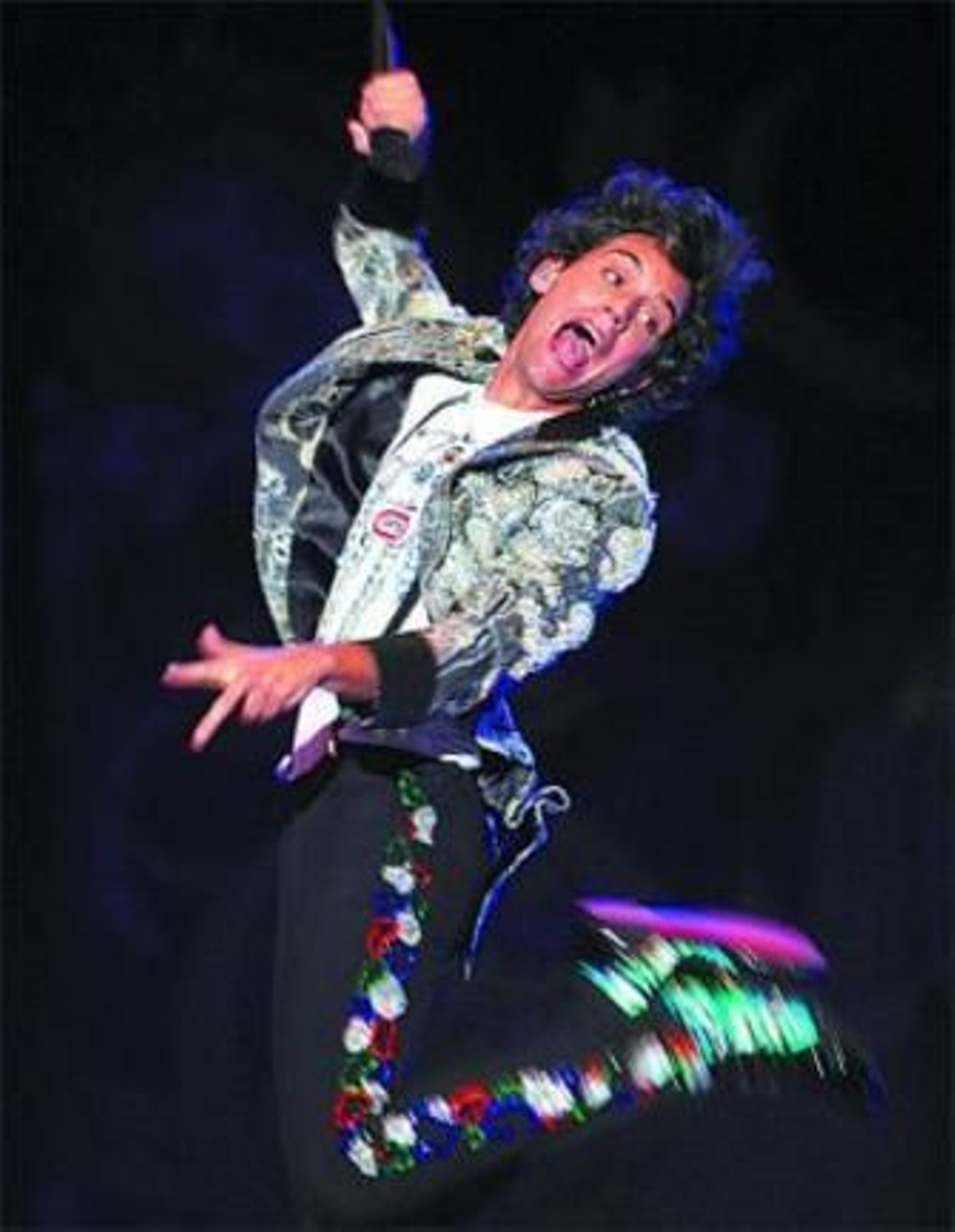 Mika cierra su gira en Beirut con un concierto solidario