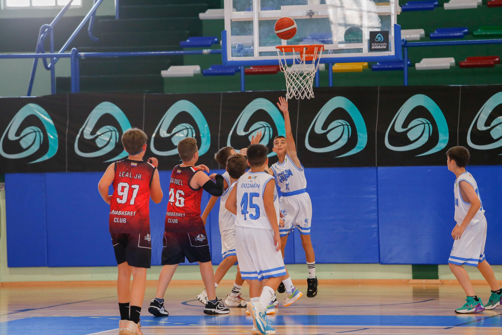Las fotos de la tercera jornada del Cadeba mini masculino de La Linea