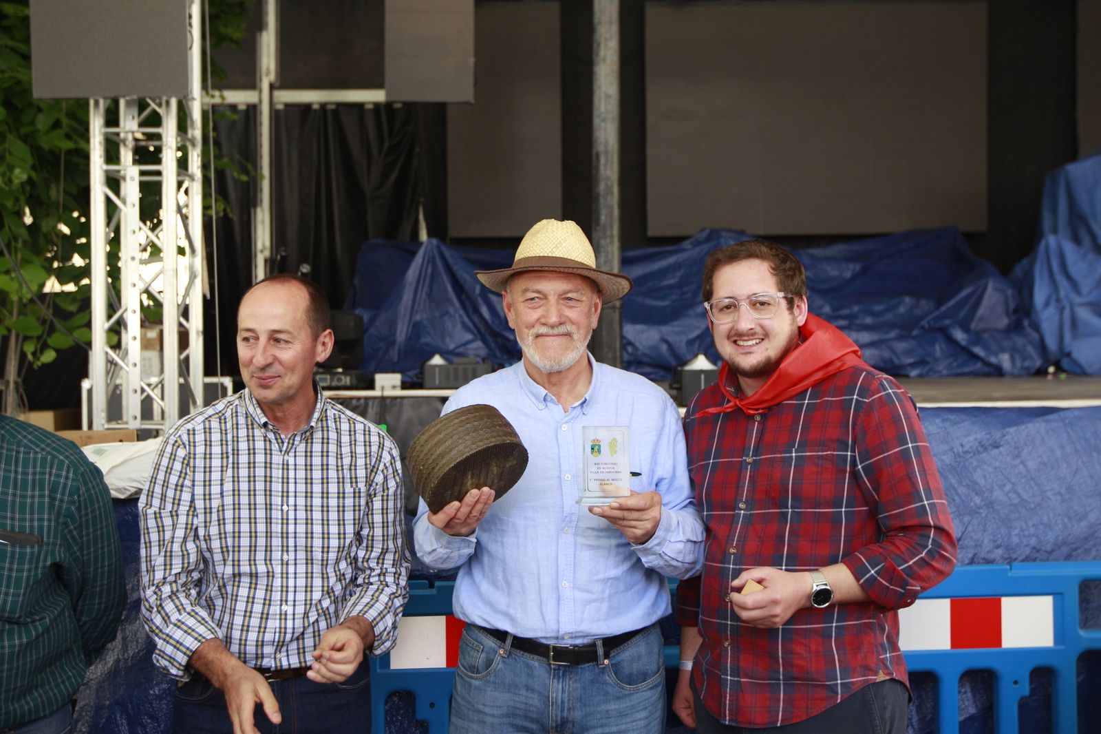 Imágenes de las Fiestas de Abrucena: concurso de mostos, encierro infantil y migas populares