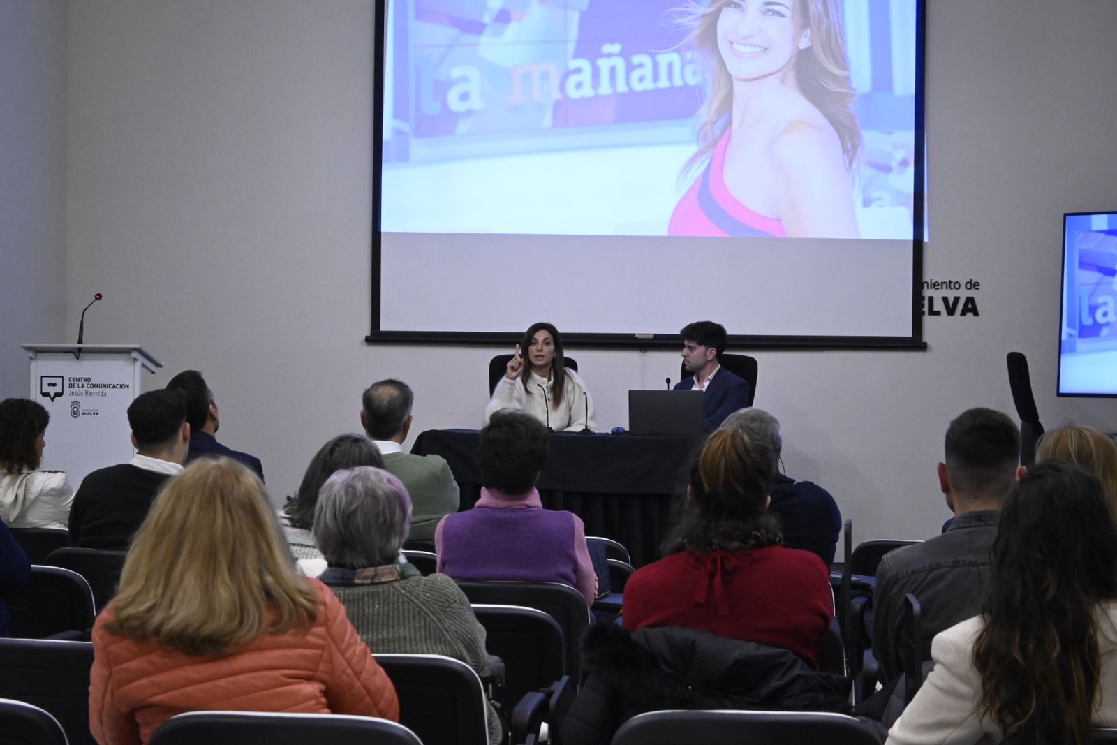 Mariló Montero imparte la charla 'una vida dedicada al periodismo' en imágenes