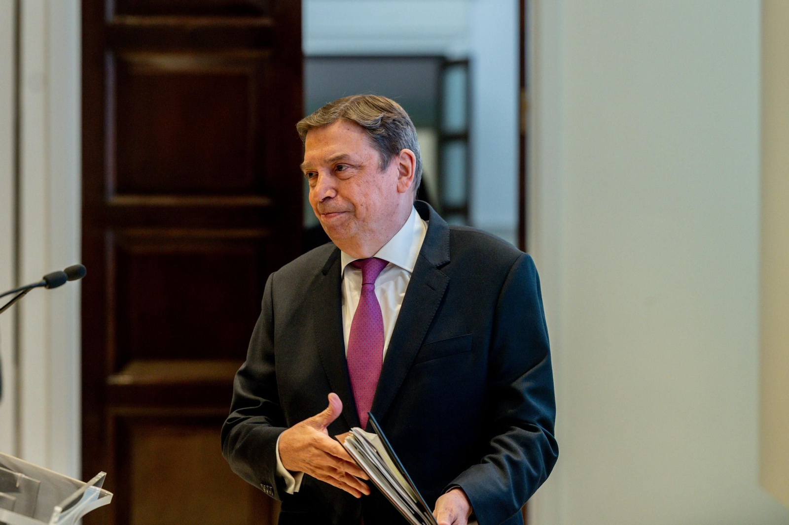 Luis Planas, ministro de Agricultura, este lunes tras reunirse con el sector