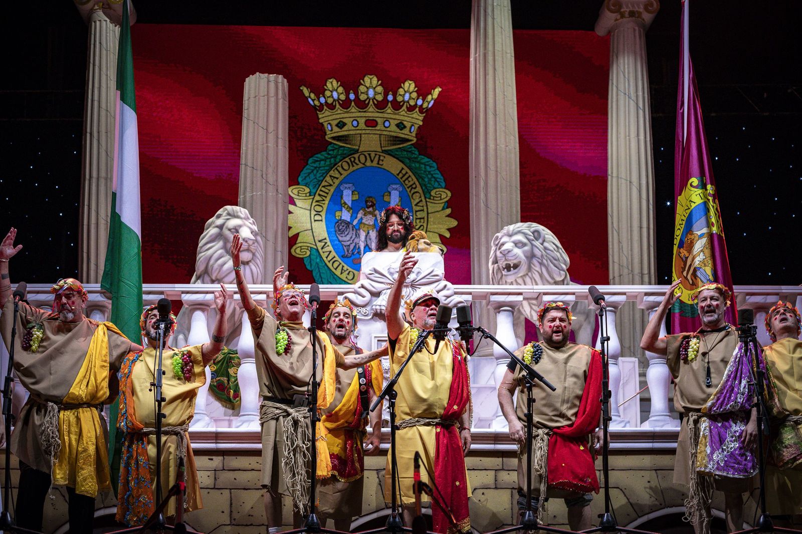 Las imágenes del pregón y la boda de Manu Sánchez en el Carnaval de Cádiz 2026