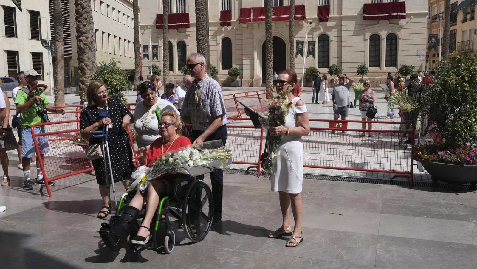 Ofrenda floral a la Virgen del Mar en la Feria de Almería 2024, en imágenes