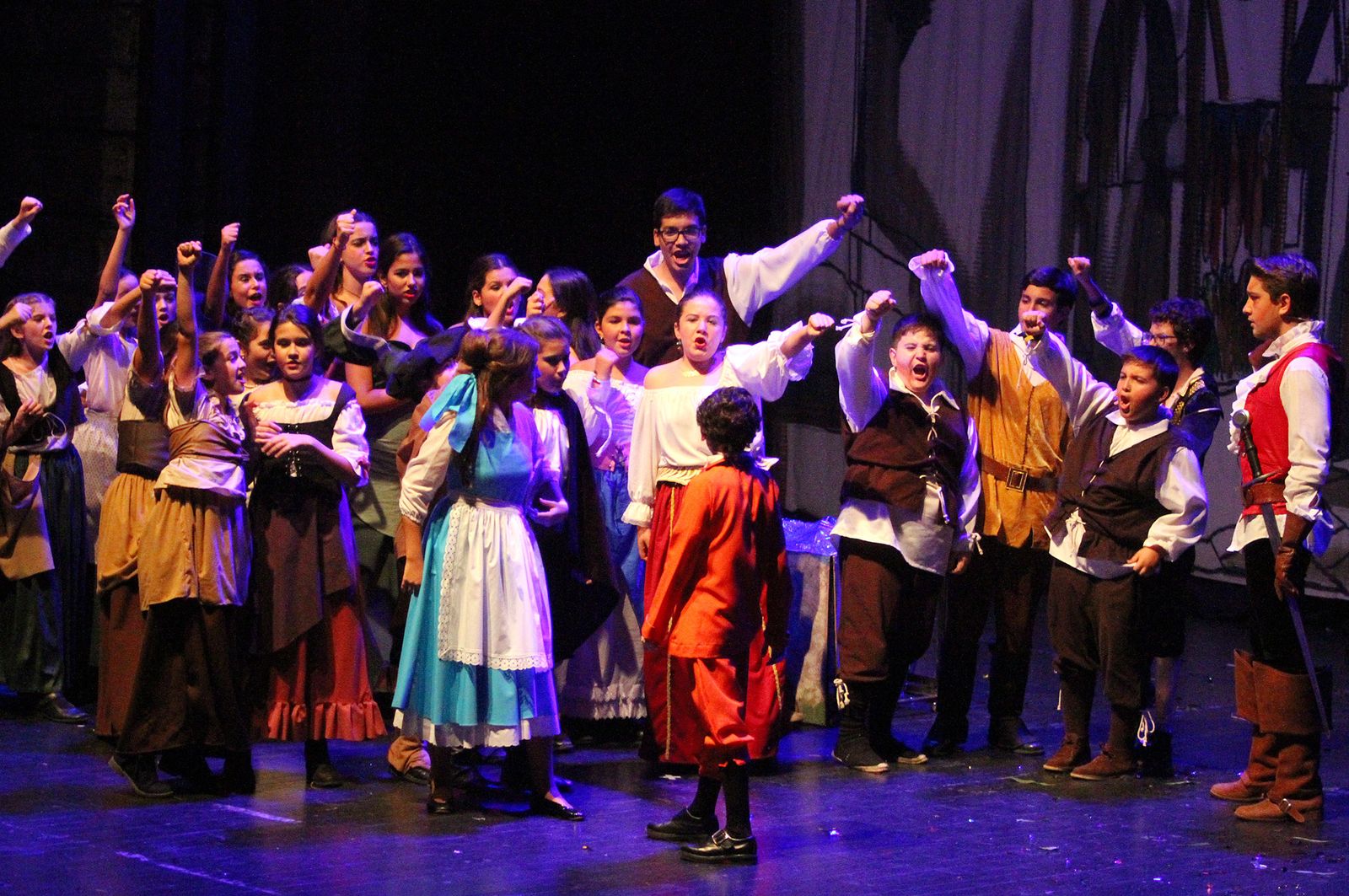 Imágenes de la representación 'El Ala Oeste' basado en la película de Disney 'La Bella y la Bestia'.