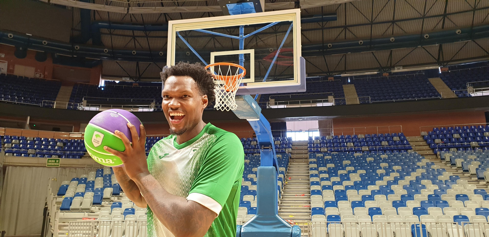 La presentación de Deon Thompson con el Unicaja, en fotos