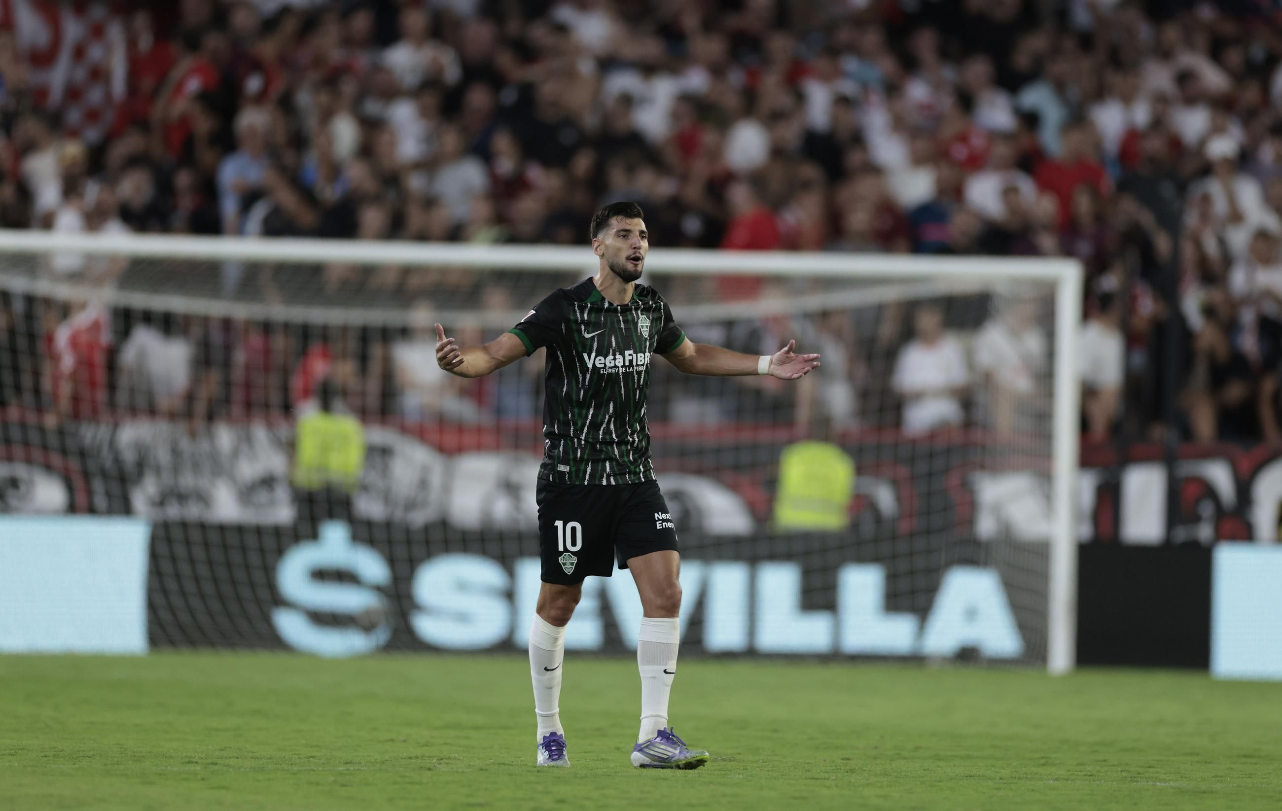 Indignación en en el sevillismo tras la celebración de Rafa Mir: "Es un mercenario"
