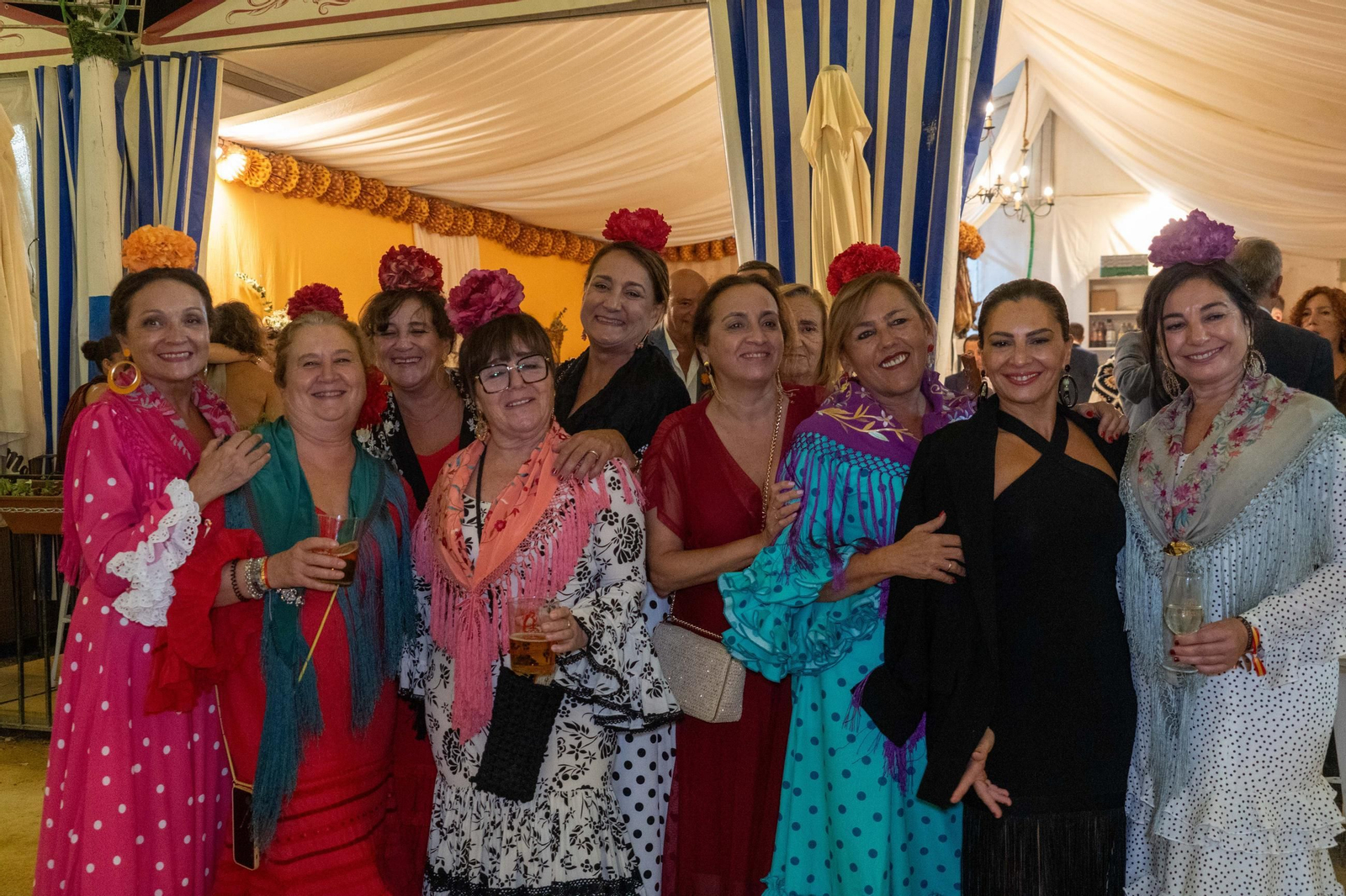 Imágenes del ambiente del ambiente de la noche del domingo en la Feria de Otoño y del Caballo 2025 de Huelva