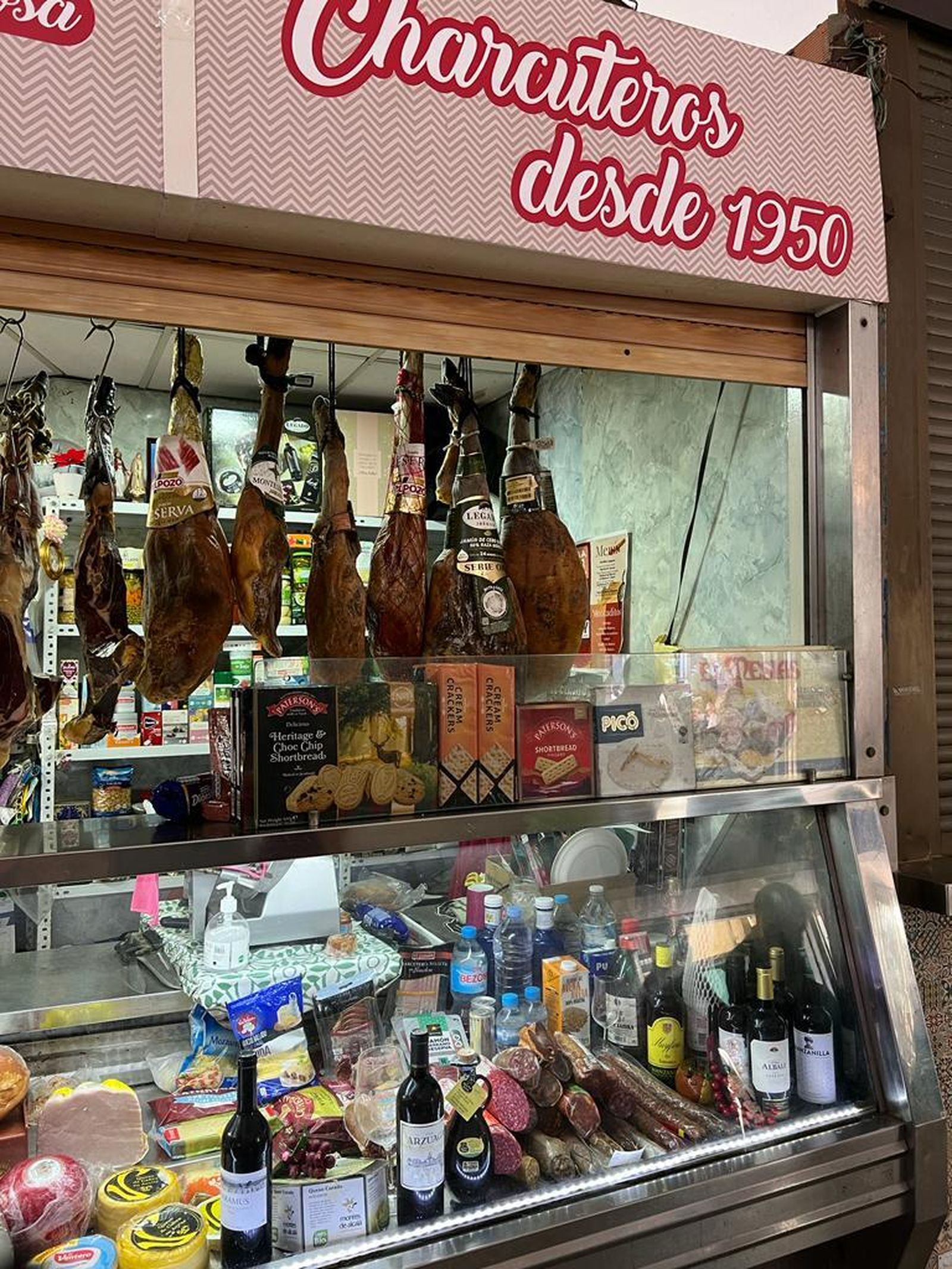 Una mañana de compras en el Mercado Ingeniero Torroja de Algeciras, en imágenes.