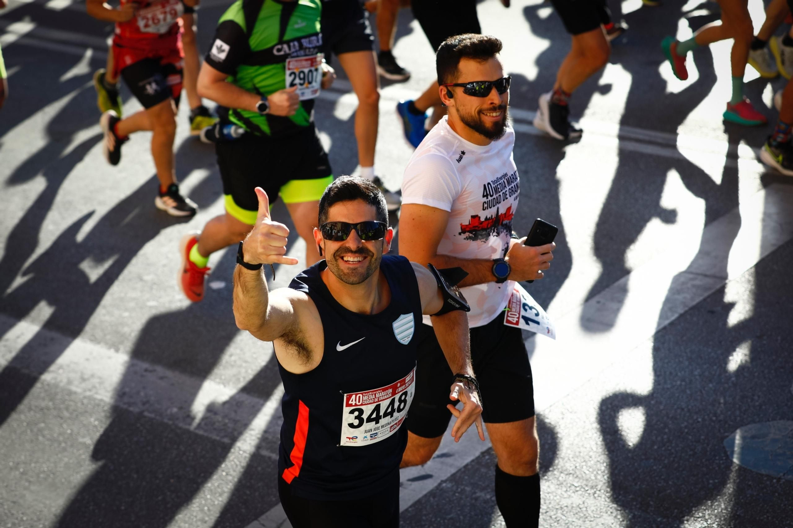 El redactor J. J. Medina y su amigo Pablo Rubio, en los primeros metros de la carrera