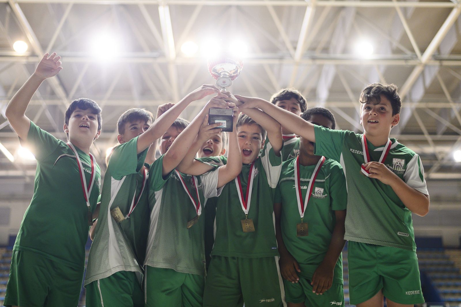 Los pequeños lo pasaron en grande en la ceremonia de entrega de trofeos
