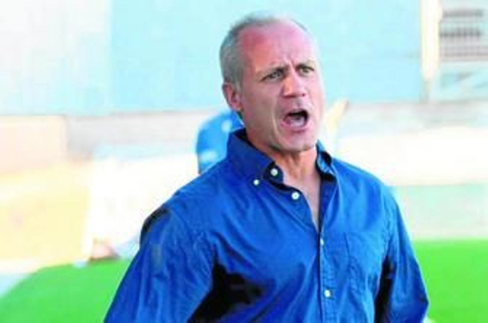 Falete, voz en grito, corrige a sus jugadores desde la zona técnica.