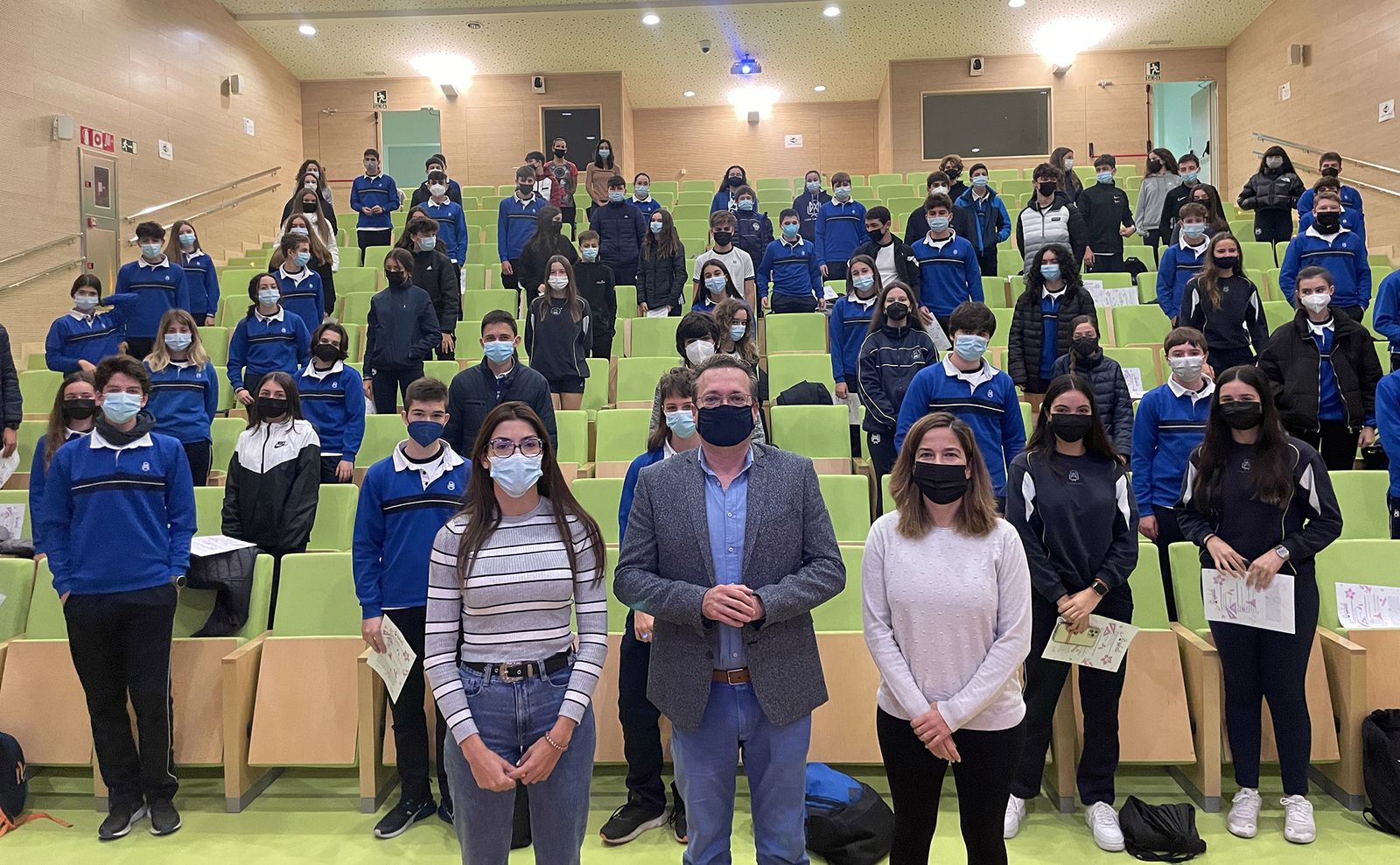 Está dirigido a estudiantes de 1º a 3º de la ESO.