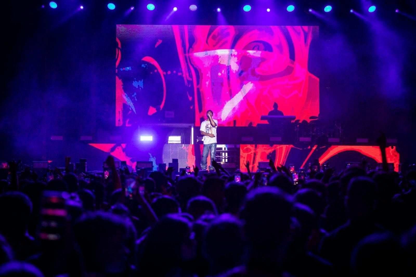 Fotos: Búscate en el concierto de Myke Towers en el muelle de Cádiz