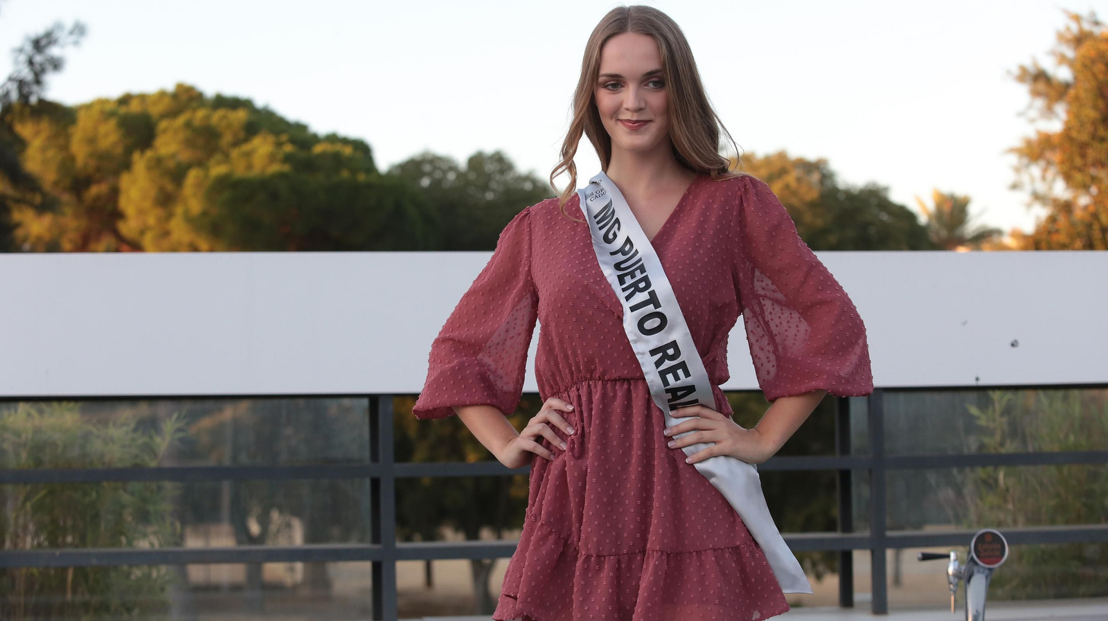 Miss Grand Puerto Real: Alba Pérez Las aspirantes a Miss Grand Cádiz 2021 reciben sus bandas en el Hontoria