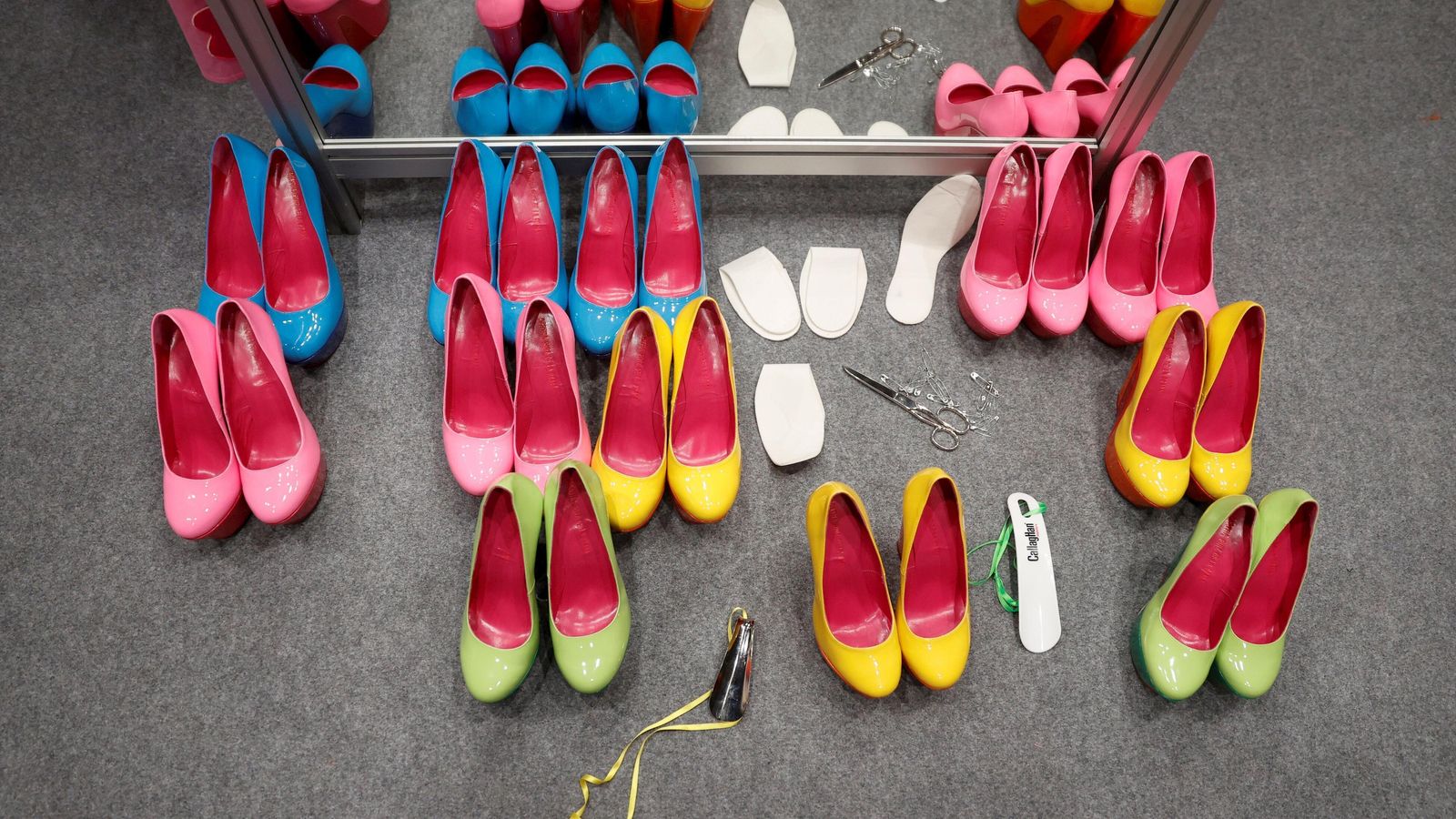 Zapatos firmados por Agatha Ruiz de la Prada. Zapatos firmados por Agatha Ruiz de la Prada.