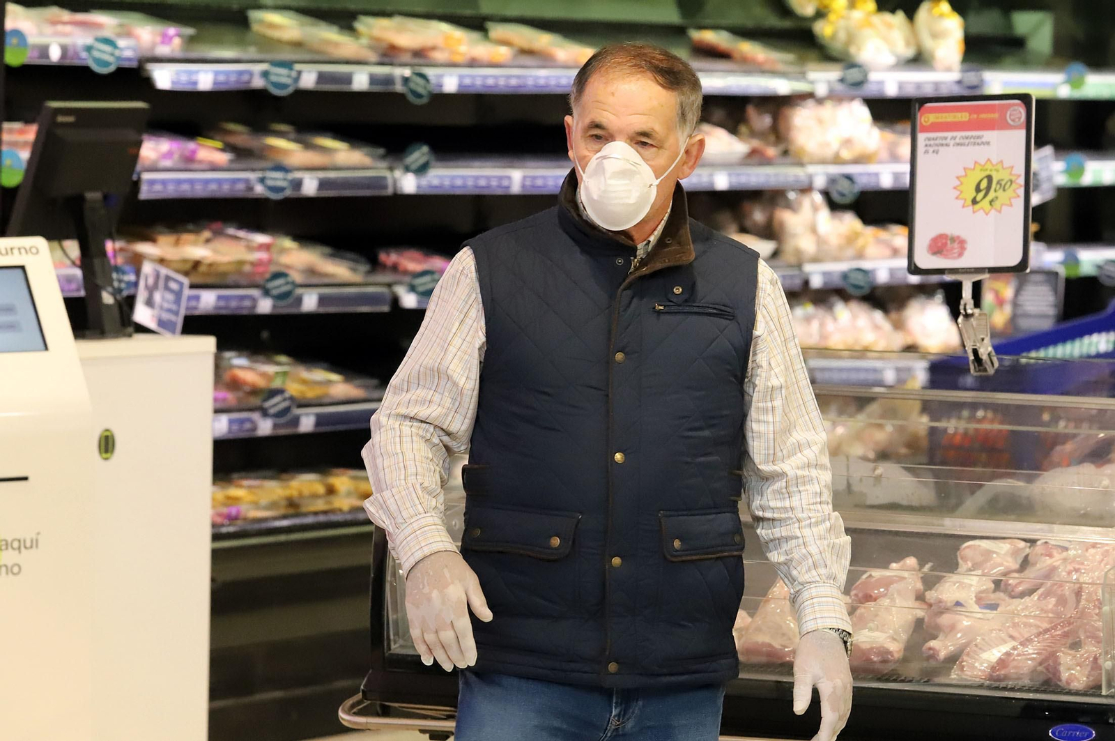 Imágenes de la situación y organización en los supermercados de Huelva