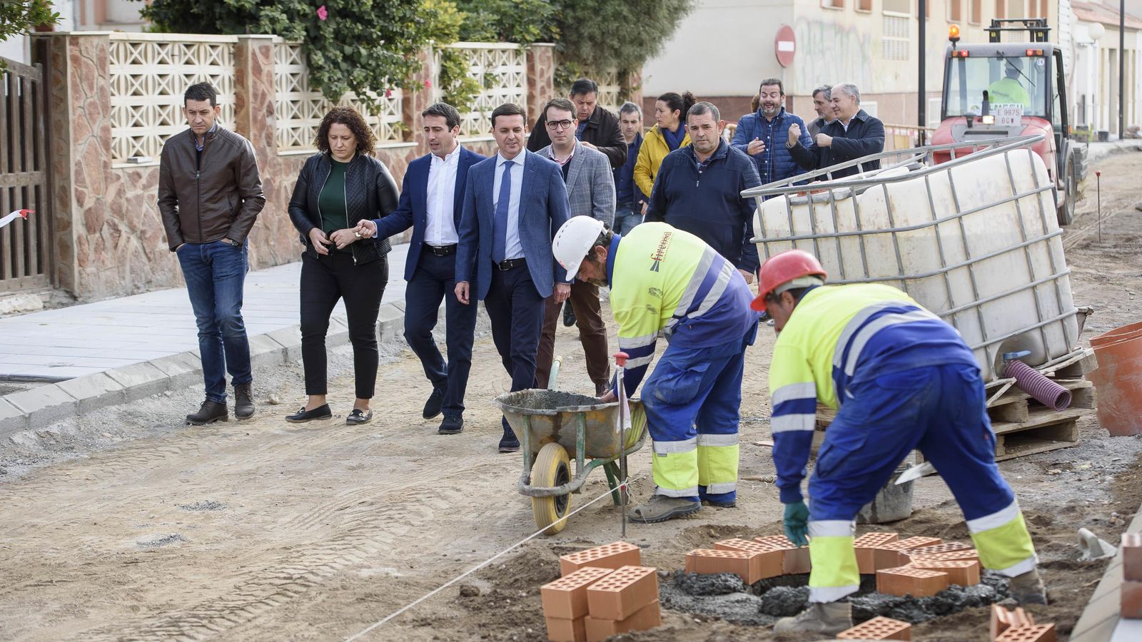 Momento de la visita a las obras por parte del presidente de Diputación, Javier A. García.