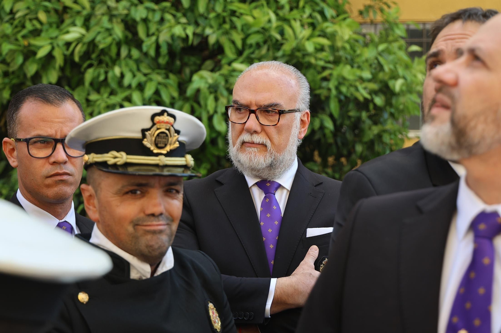 Las mejores imágenes del Lunes Santo en Huelva: Hermandad de las Tres Caídas