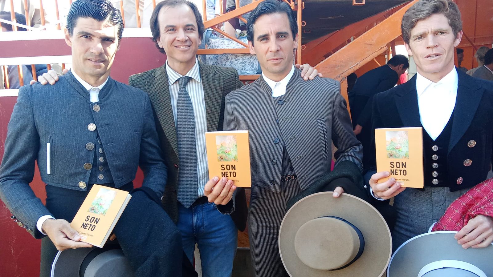 El autor, junto a Pablo Aguado, Juan Ortega y Borja Jiménez, protagonistas de tres sonetos de la obra.