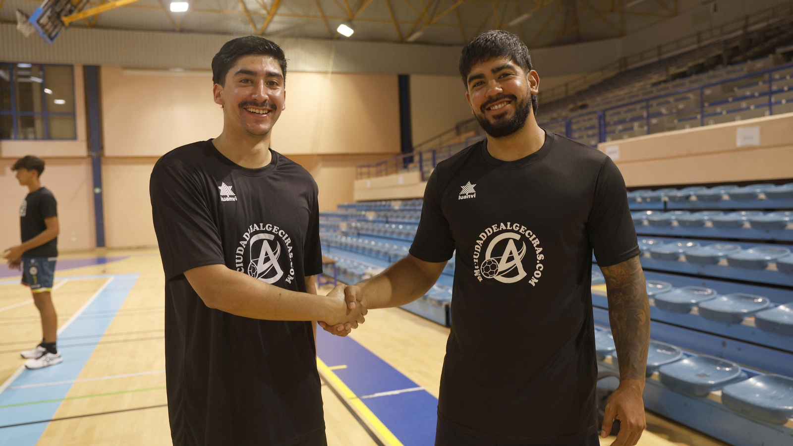 El primer entrenamiento de Ronaldo Carrasco y Sebas Restrepo con el BM Ciudad de Algeciras