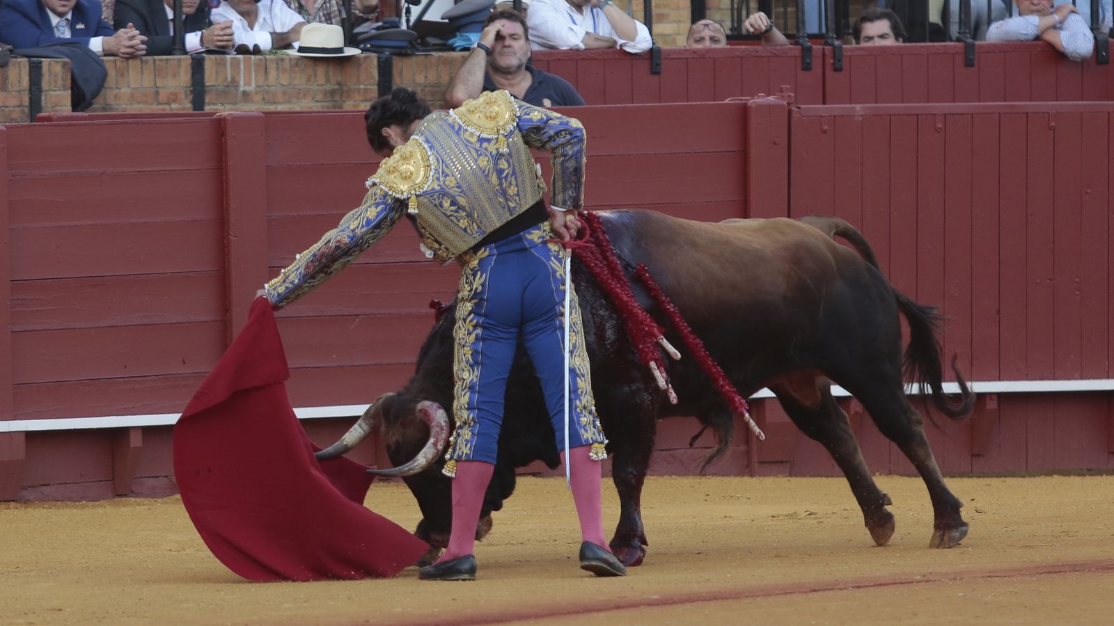 Las imágenes de la corrida del lunes de Feria