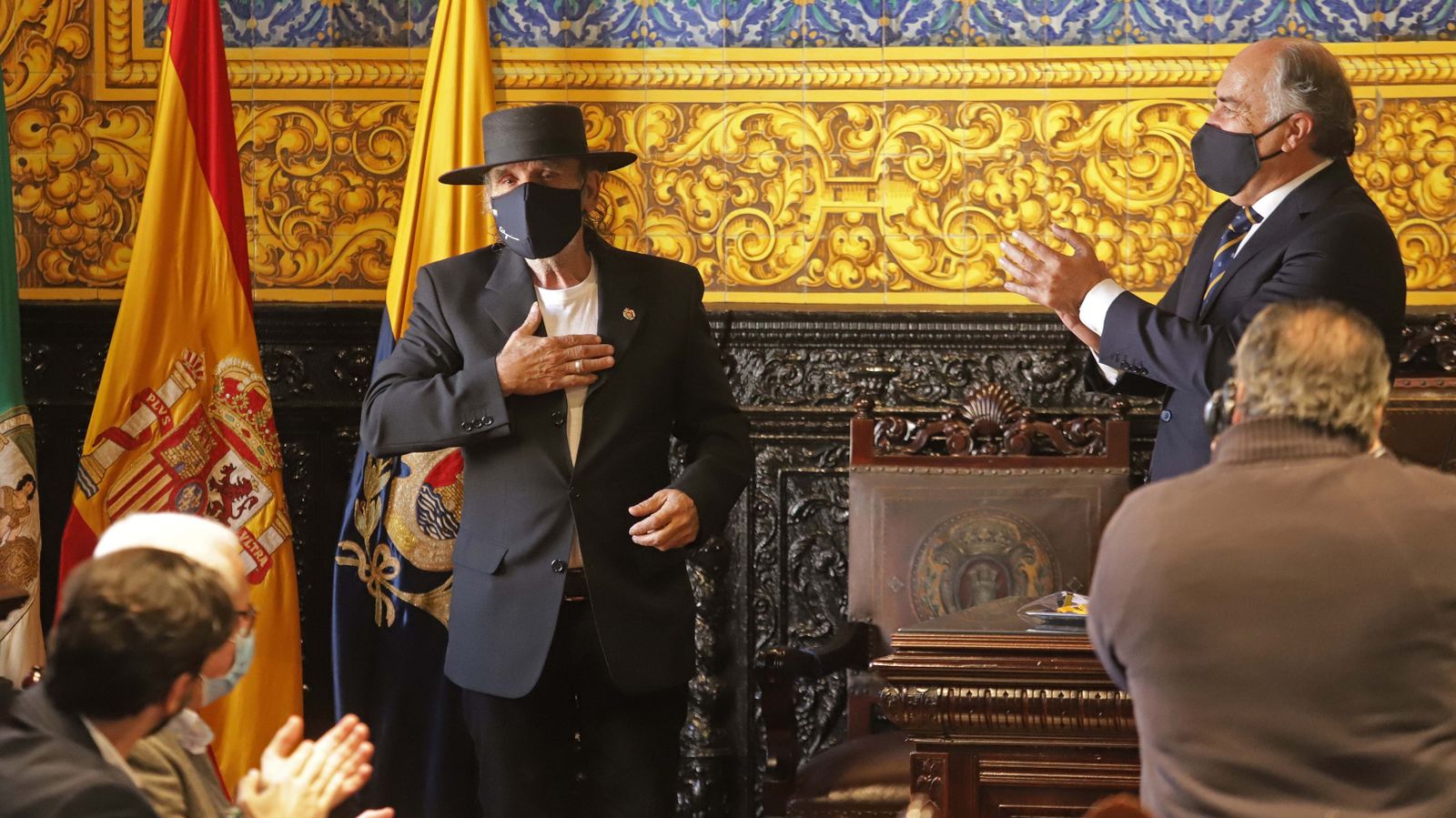 Fotos de la imposición de la insignia de Algeciras a El Lolo