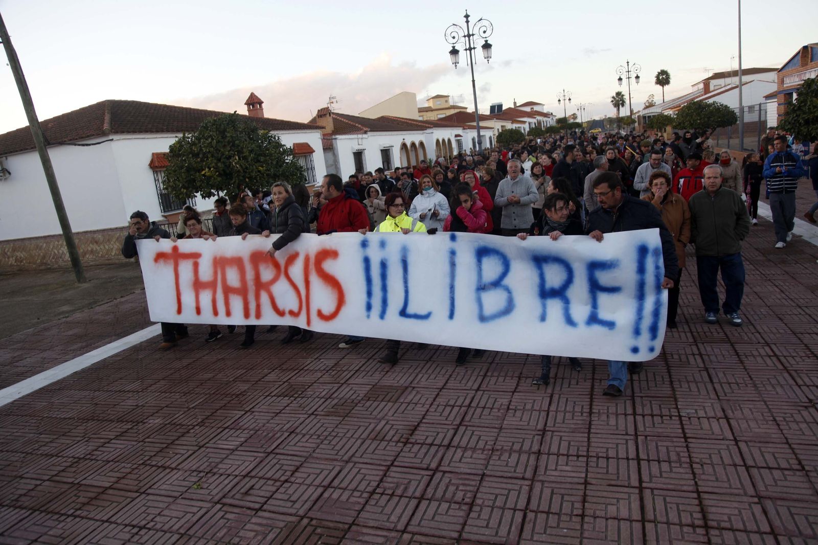 Una de la de las protestas de los vecinos por las calles de la localidad.