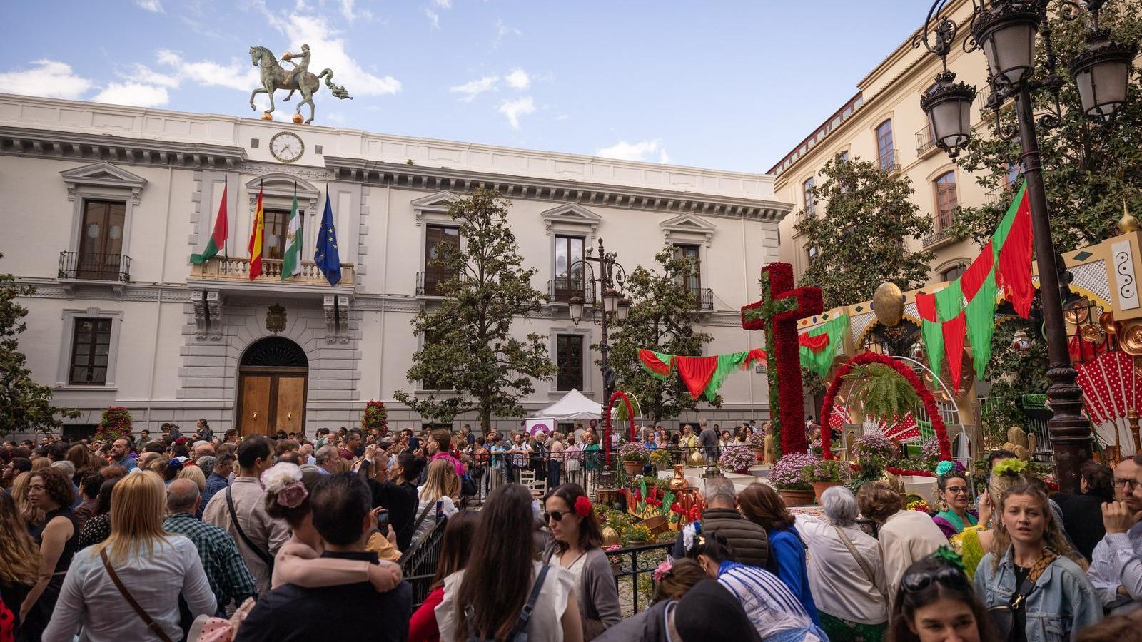 Encuéntrate en la mejores fotos del Día de la Cruz de Granada