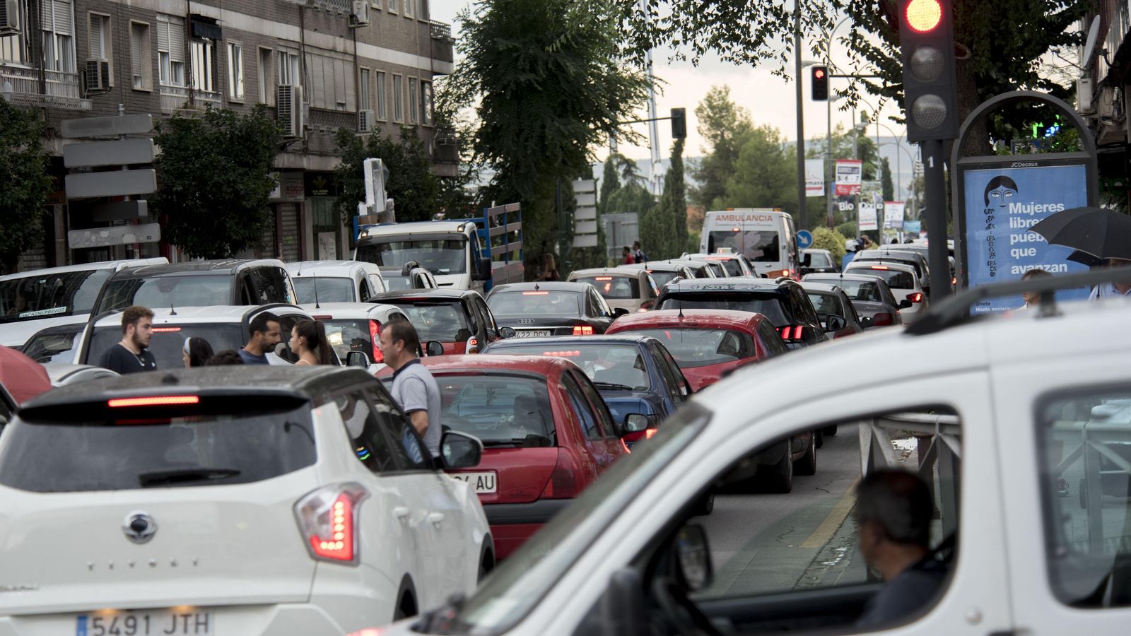 Los atascos en la capital fueron la tónica general de la jornada de ayer.